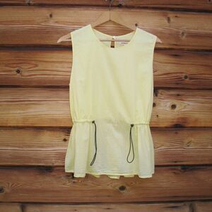 Hache Lightweight Toggle Waist Sleeveless Top